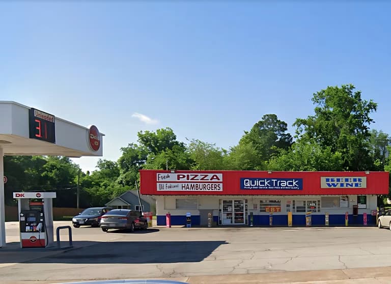 704 Bonham St., Paris, TX 75460